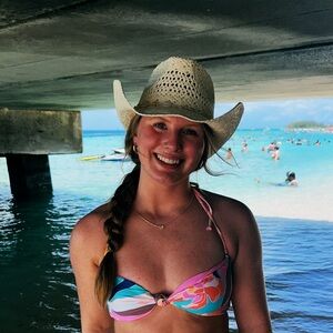 Meet your Posher, Ella